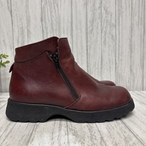 Naot Shoes - Women’s Size 8 Naot Burgundy Leather Booties EUC